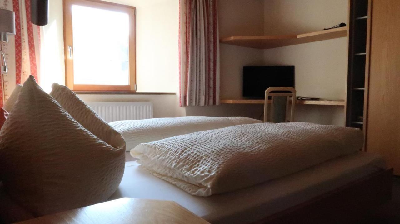 Hotel Garni Loewen Silz Екстер'єр фото